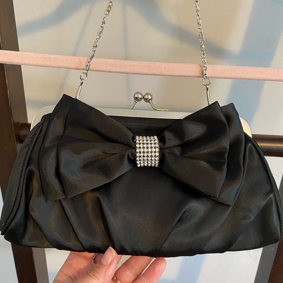 LADIES HANDBAG BLACK WITH FRONT DETAILED BOW - Picture 4 of 6